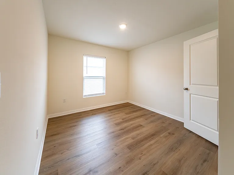 1828 Grand Ridge St S — Photo 21