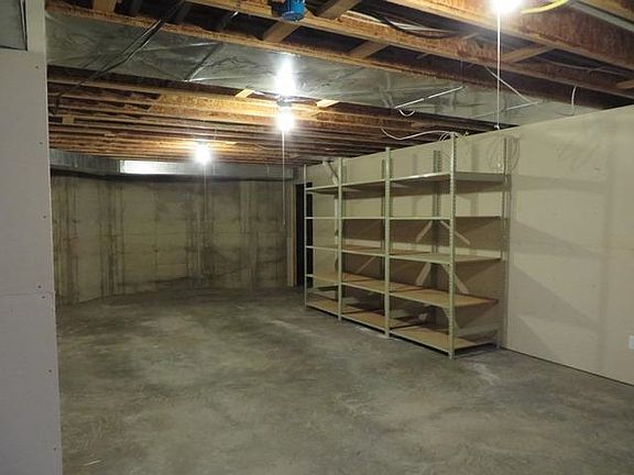 4th image of 909 Evergreen Dr