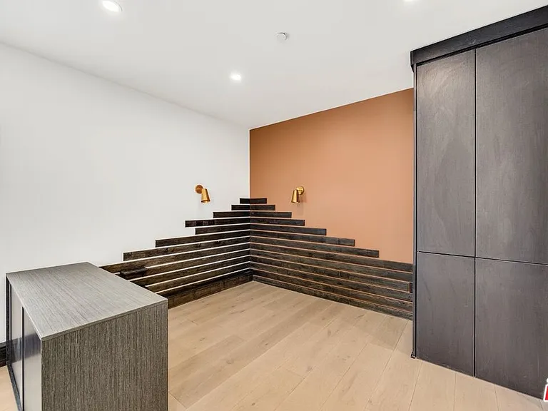 7931 Zelzah Ave — Photo 12