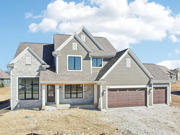 1617 White Deer TRAIL, Waukesha, WI 53189