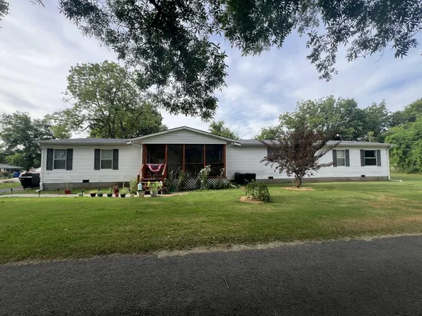 207 N Kerkendoll St, Dyer, AR 72935