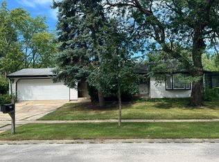 852 Beechwood Rd, Buffalo Grove, IL 60089