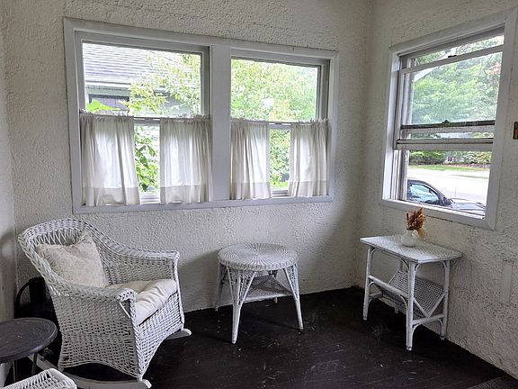 4th image of 4525 Main St