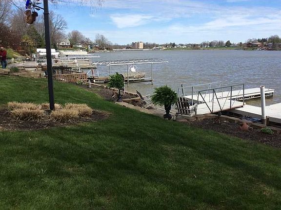 Workshop. So close to the Lazy Frog you can taste the tenderloins (just right of the four story). A fantastic view on the lake!