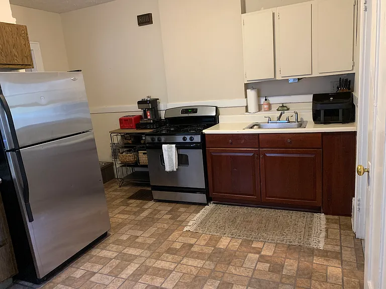 114-116 Laburnam Cres — Photo 7