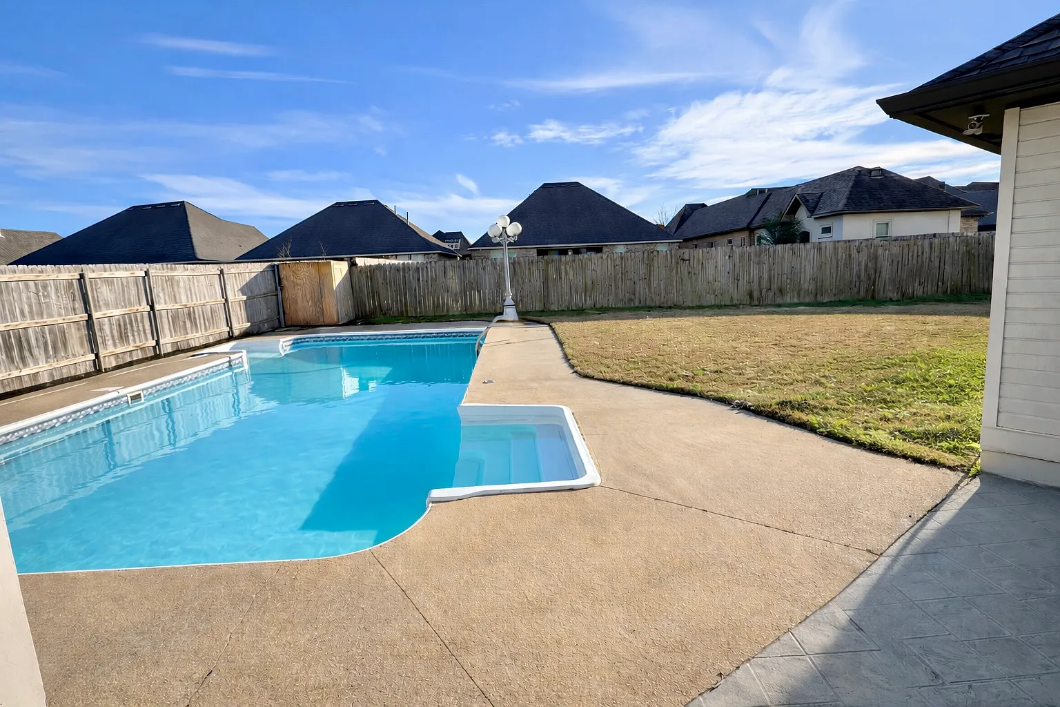 3 bed, 1702 sqft, $2,150 — Photo 2