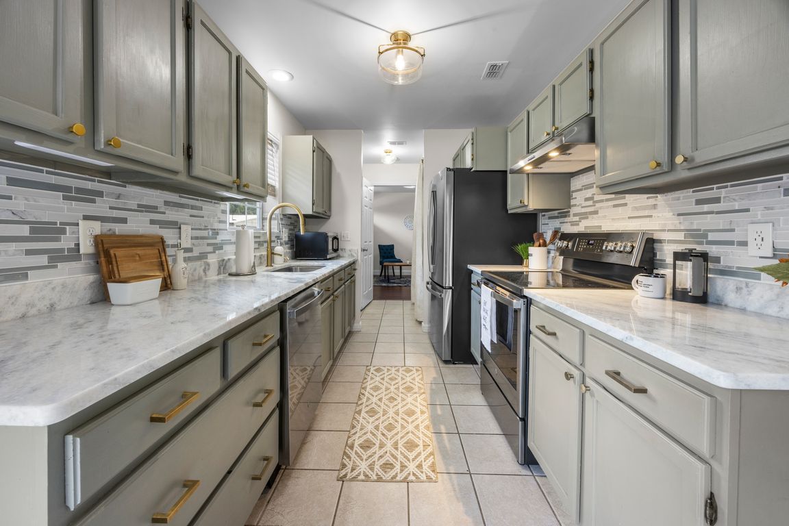 next background image