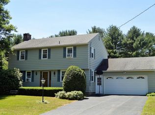 52 Clydesdale Dr, Pittsfield, MA 01201