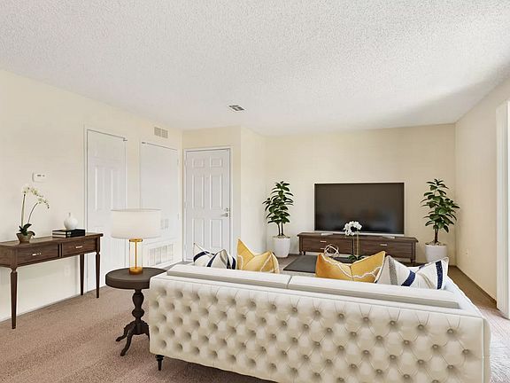 2nd image of 1301 Richland Ave #302
