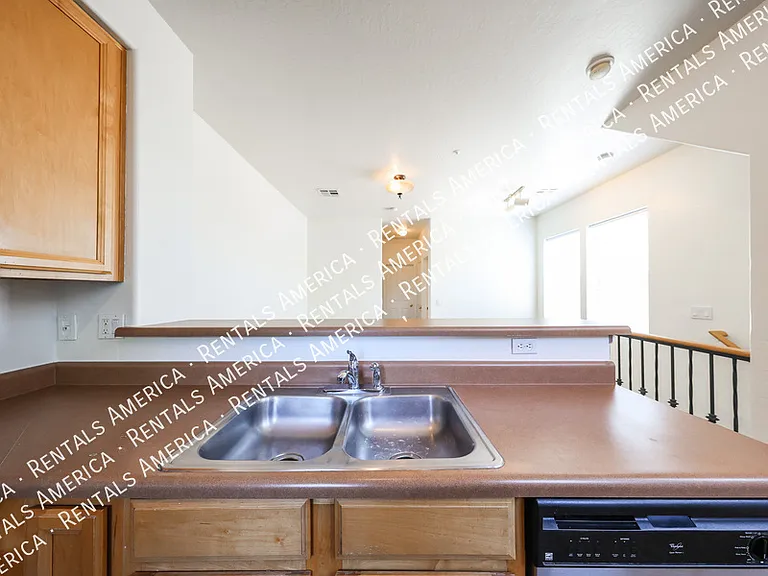 747 N Port Dr — Photo 14