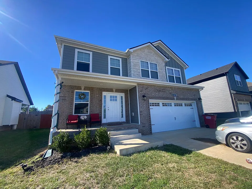 880 Macon Ln