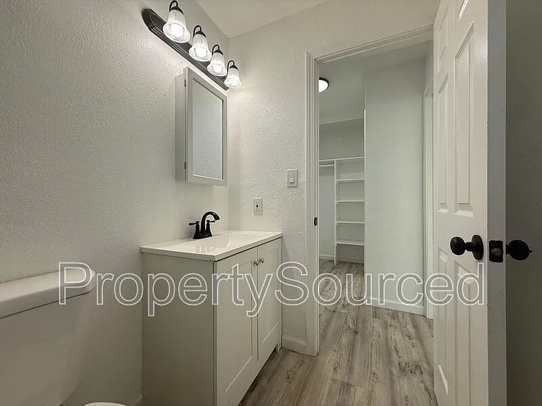 911 H St #2 — Photo 22