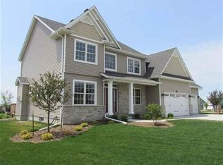 5493 Hugo Rd, Bettendorf, IA 52722