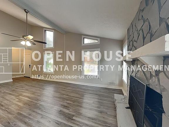 3rd image of 3932 Fairington Dr