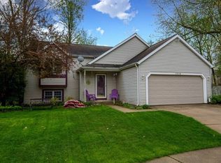 1918 Eagle Point Ct, South Bend, IN 46628