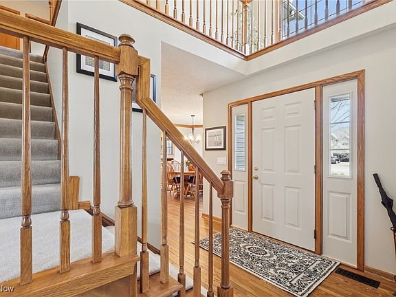 3rd image of 8900 Chaucer Blvd
