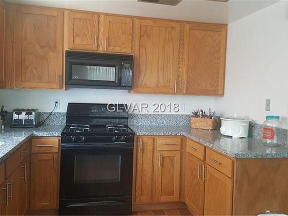 4th image of 2549 Congress Ave