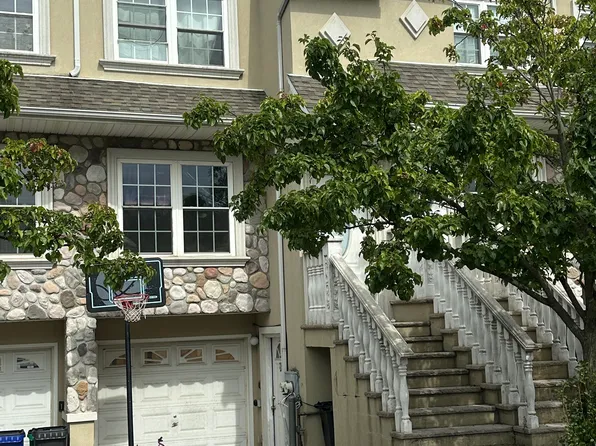 220 Dartmouth Loop, Staten Island, NY 10306