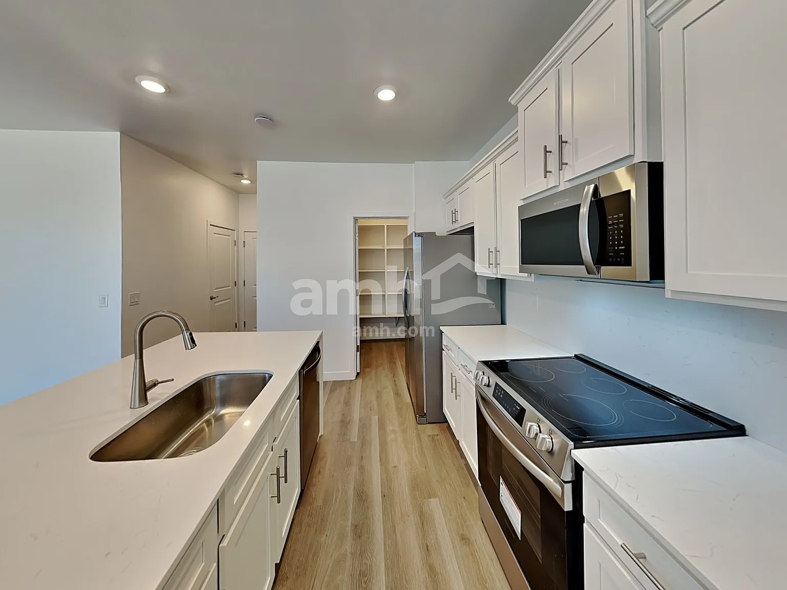 4 bed, 2.5 bath, 2240 sqft, $2,300 — Photo 3