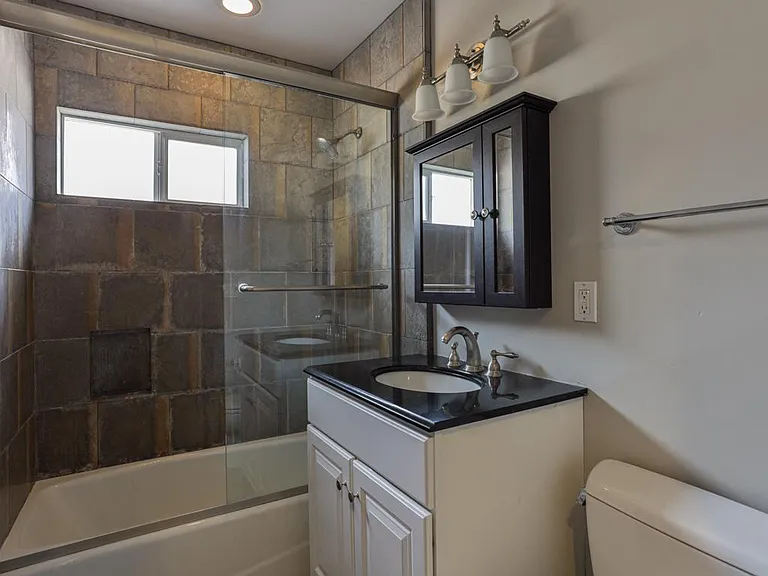 5907 Yarmouth Ave — Photo 13