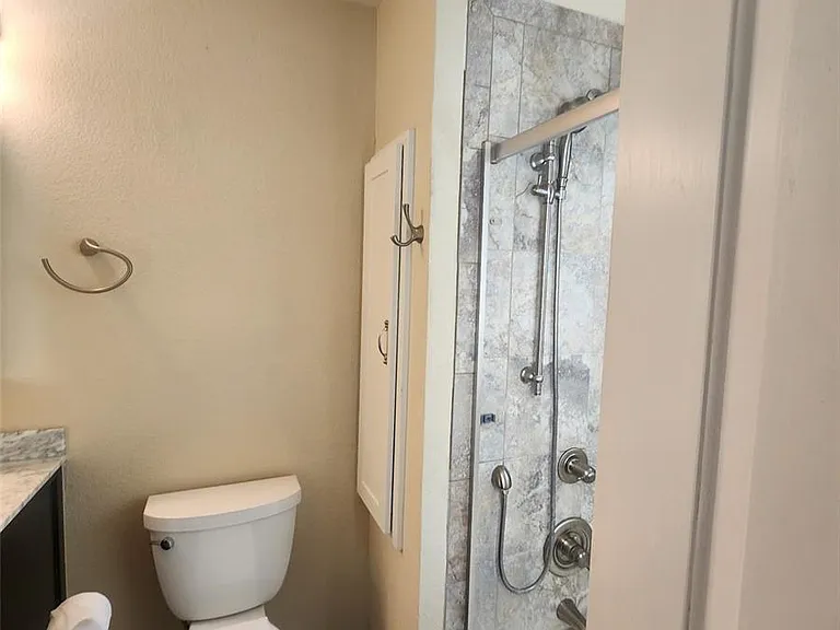 9225 Clermont Dr — Photo 25