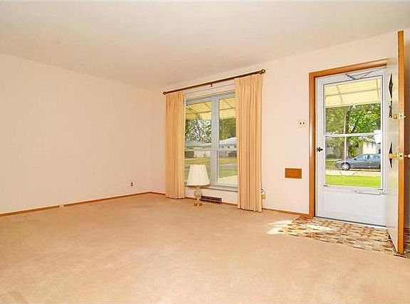 3rd image of 823 Virgo Ln