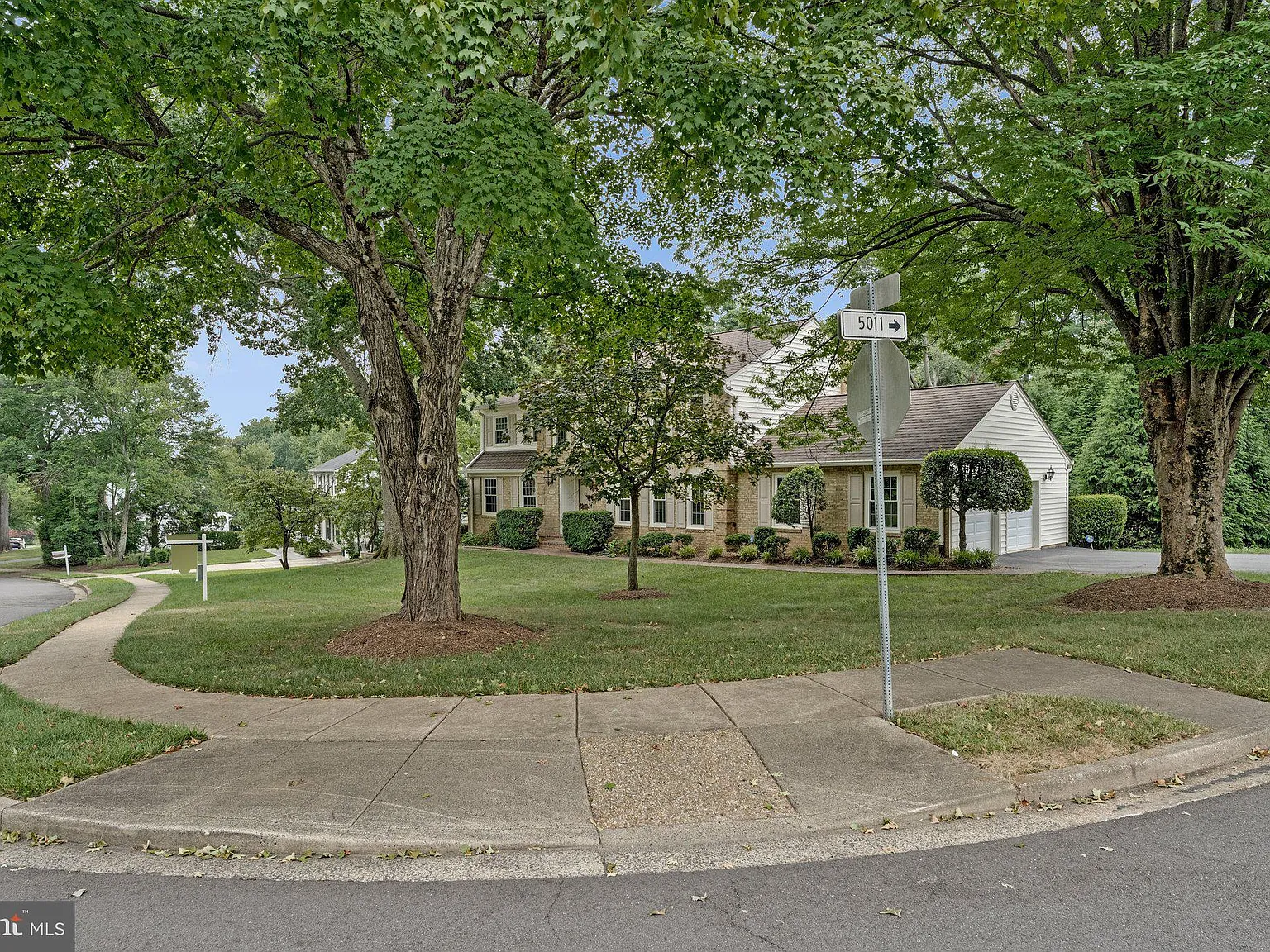 5 bed, 3.5 bath, 2838 sqft, $6,200 — Photo 3