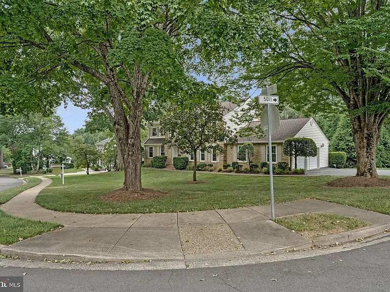 1171 Foxhound Ct — Photo 3