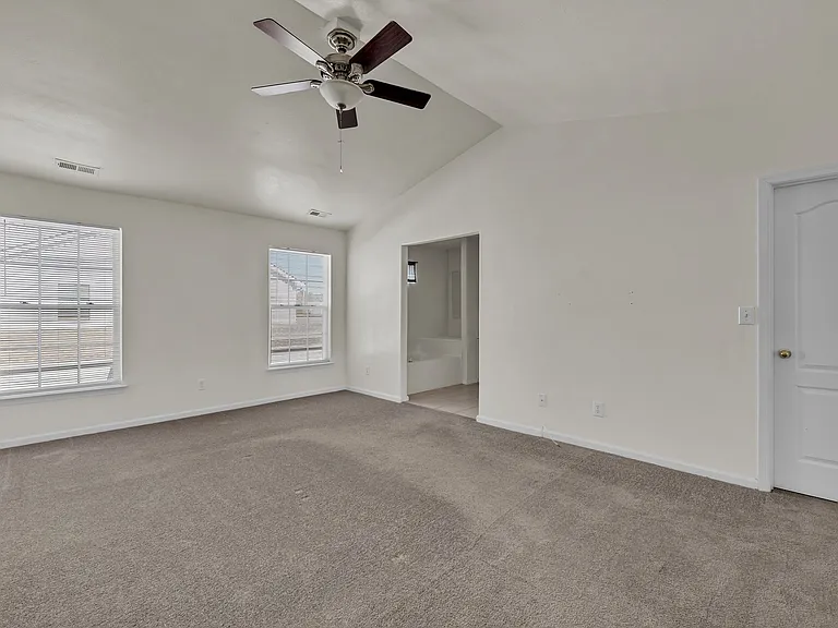 2322 Charing Cross Rd — Photo 28