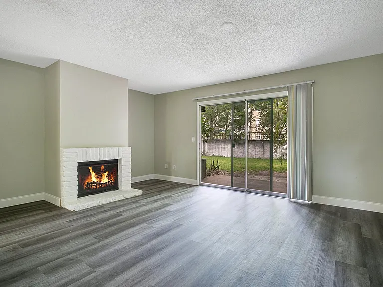 2363 Huntington Green Ct #5 — Photo 3
