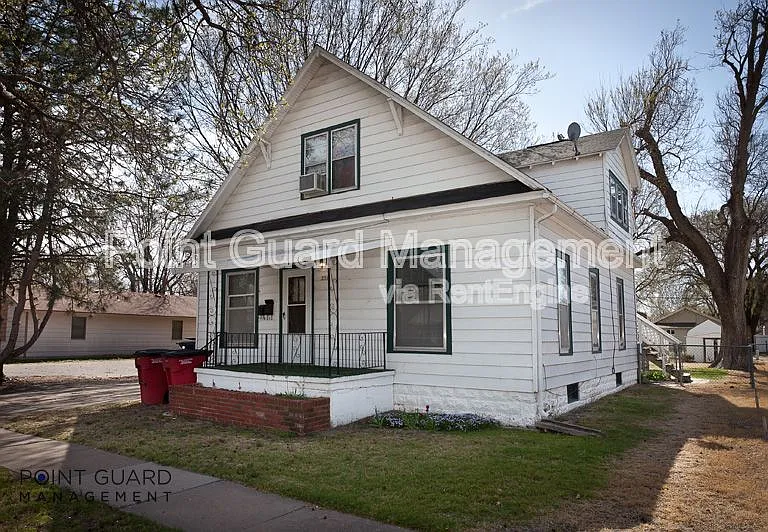 221 S Millwood Ave — Photo 1