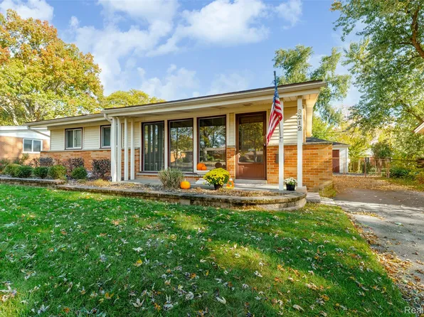 9212 Idaho St, Livonia, MI 48150