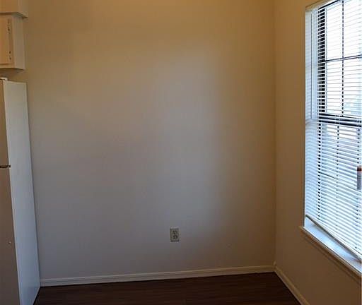 3rd image of 2020 Baldwin St APT 4