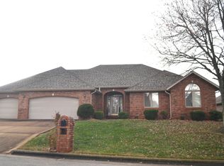 806 W Honeysuckle Lane, Nixa, MO 65714