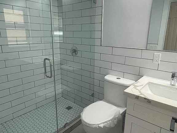 3rd image of 1935 McAllister St