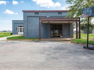 111 W Williams Dr, Burkburnett, TX 76354