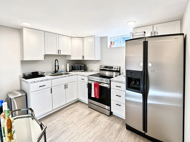 401 Leo Ln #B — Photo 3