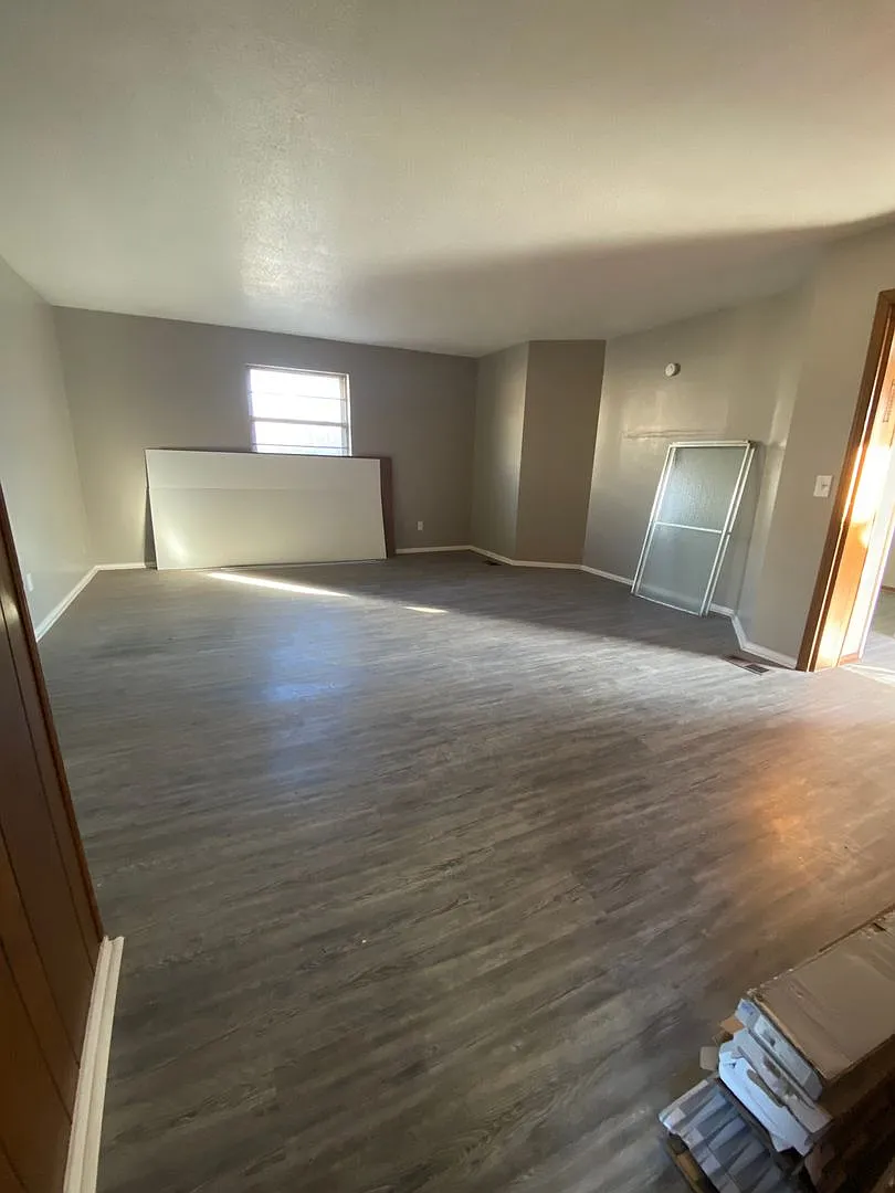 Huge 7 Bedroom House Available — Photo 3