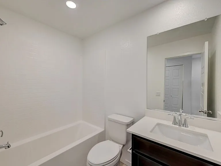 10772 Paget Ct — Photo 32