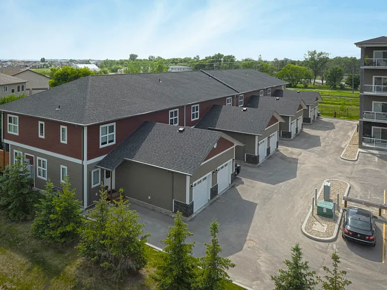 2350 McGillivray Blvd — Photo 2