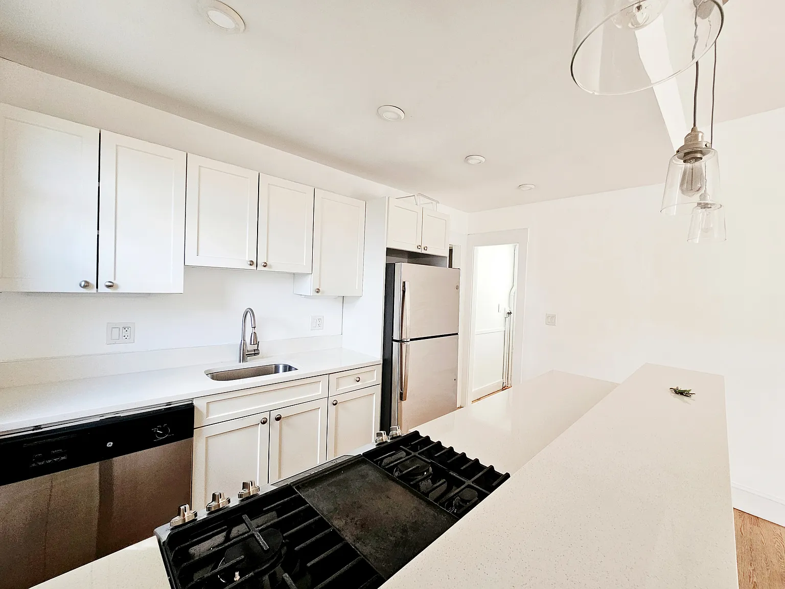 3 bed, 1200 sqft, $3,200 — Photo 1