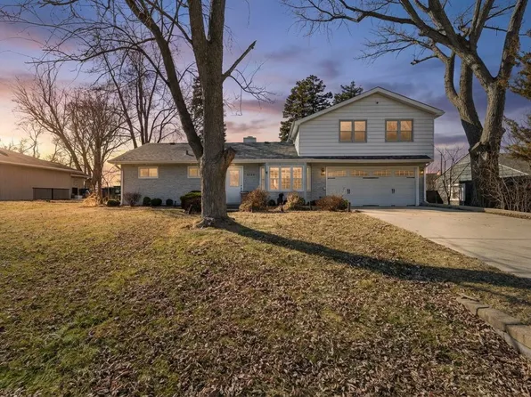 5524 S Bruner St, Hinsdale, IL 60521