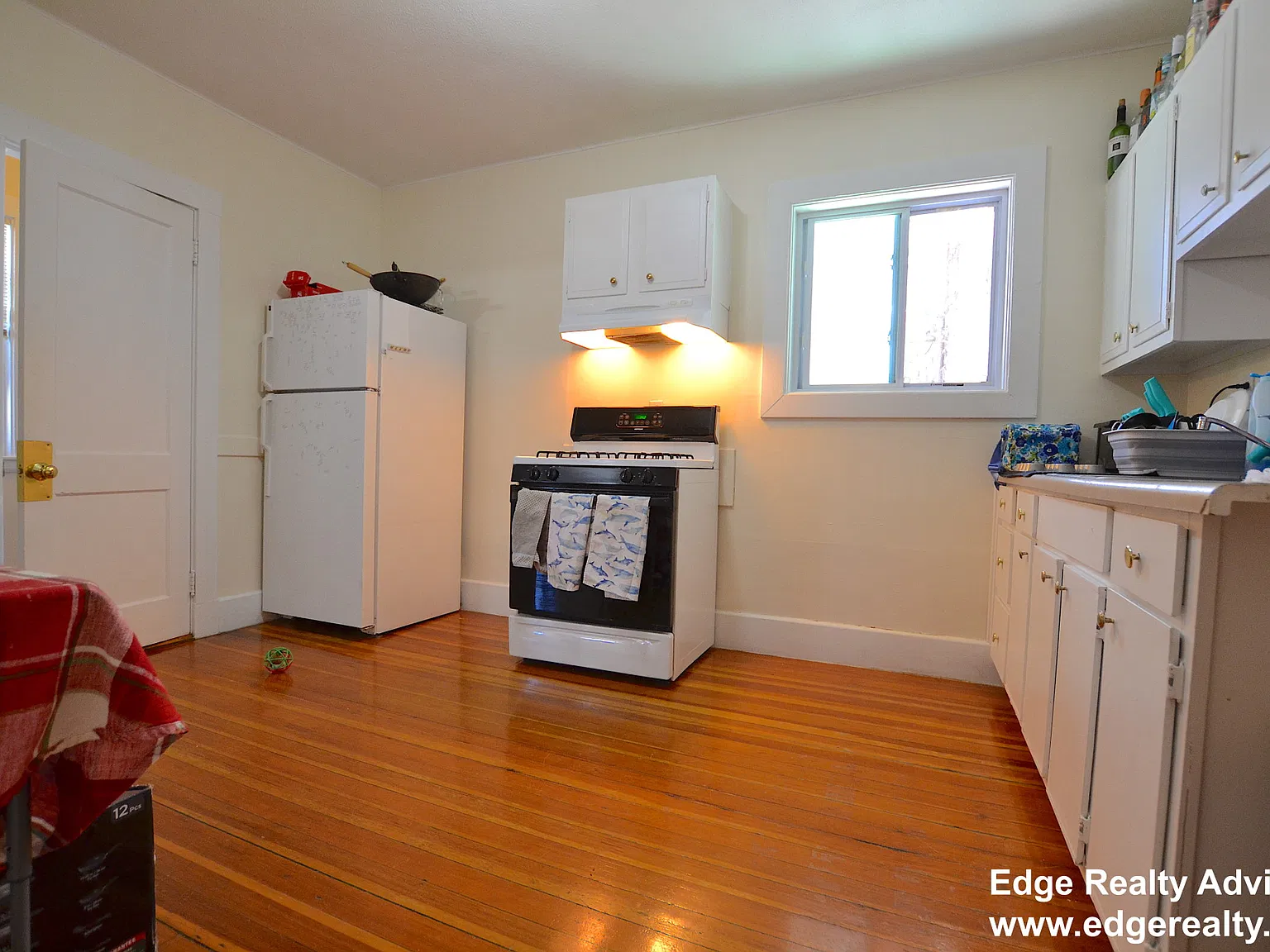 3 bed, 1.0 bath, $3,000 — Photo 4