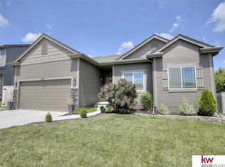 20812 Parker St, Elkhorn, NE 68022