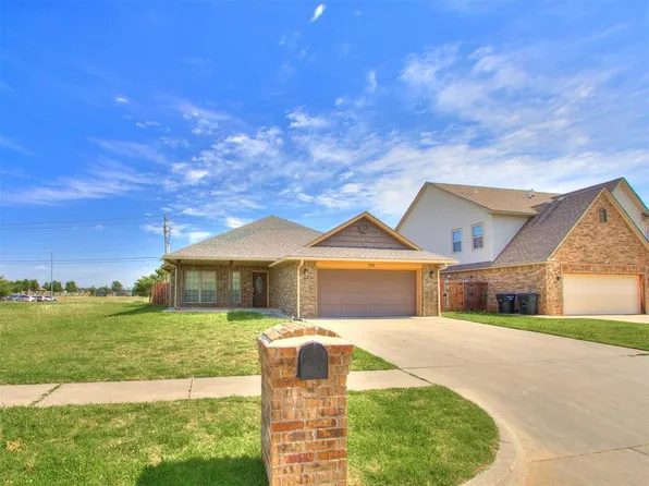 705 SW 11th St, Moore, OK 73160
