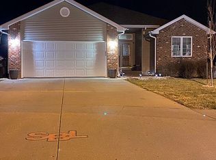 427 Brookshire Ct, Sergeant Bluff, IA 51054
