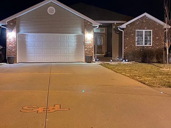 427 Brookshire Ct, Sergeant Bluff, IA 51054