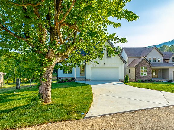 2nd image of 674 Courtney Ln
