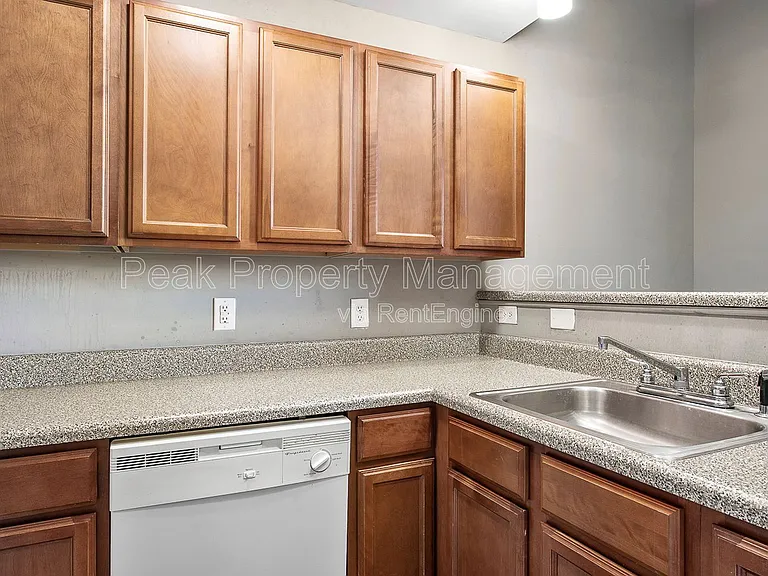 1510 W Broad St — Photo 69