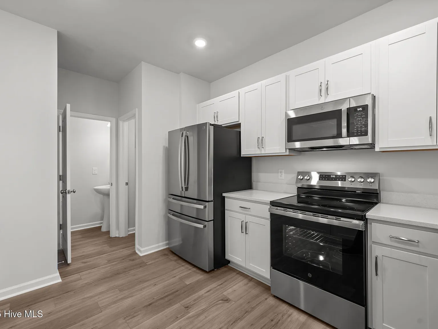 4 bed, 2.5 bath, 1806 sqft, $2,400 — Photo 4